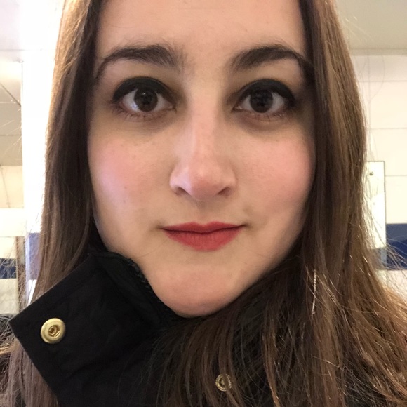 Meet your Posher, Caroline - Picture 1 of 1